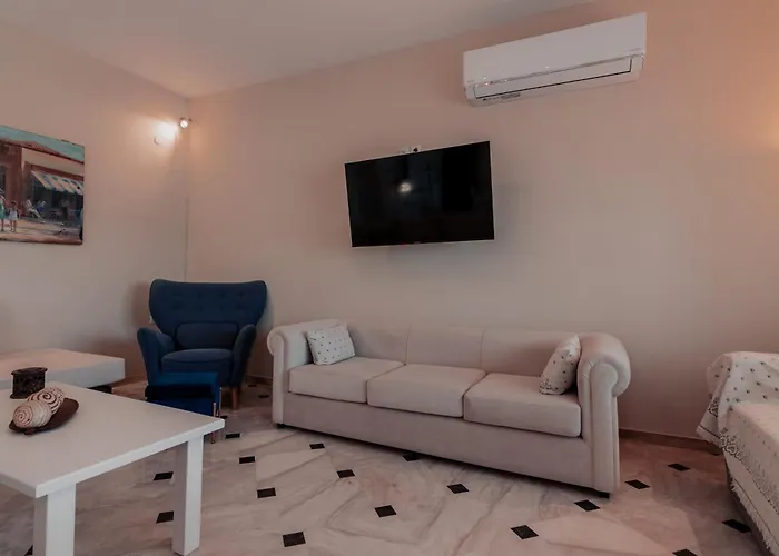 Апартаменты Family House In *